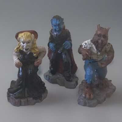 Halloween Tombstone Corners Figurine Set Male Vampire Female Vampire Werewolf