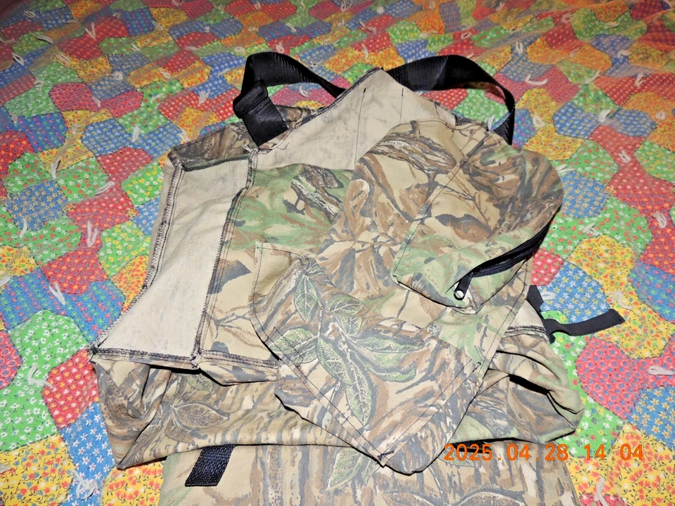 RealTree Camo turkey hunting vest with attached seat - Pretty much one size= all - Image 2 of 3
