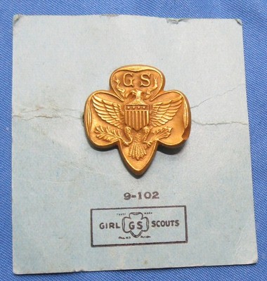 vintage girl scout pin on card 9-102