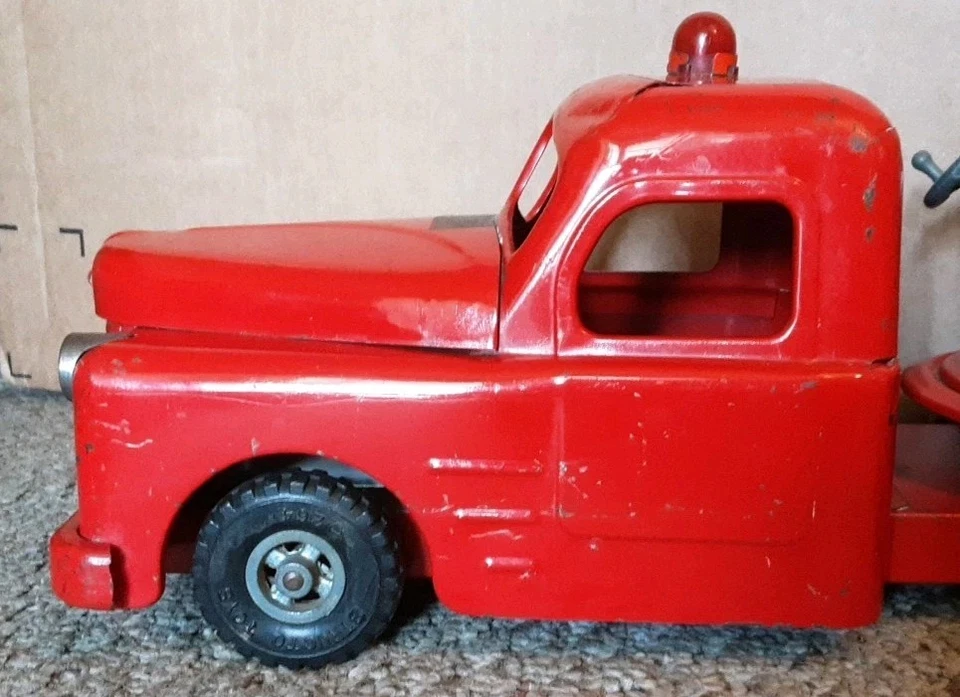 1950s 33 In. Structo Red Aerial Ladder Truck "S.F.T." Pressed Steel Complete - Image 3 of 4