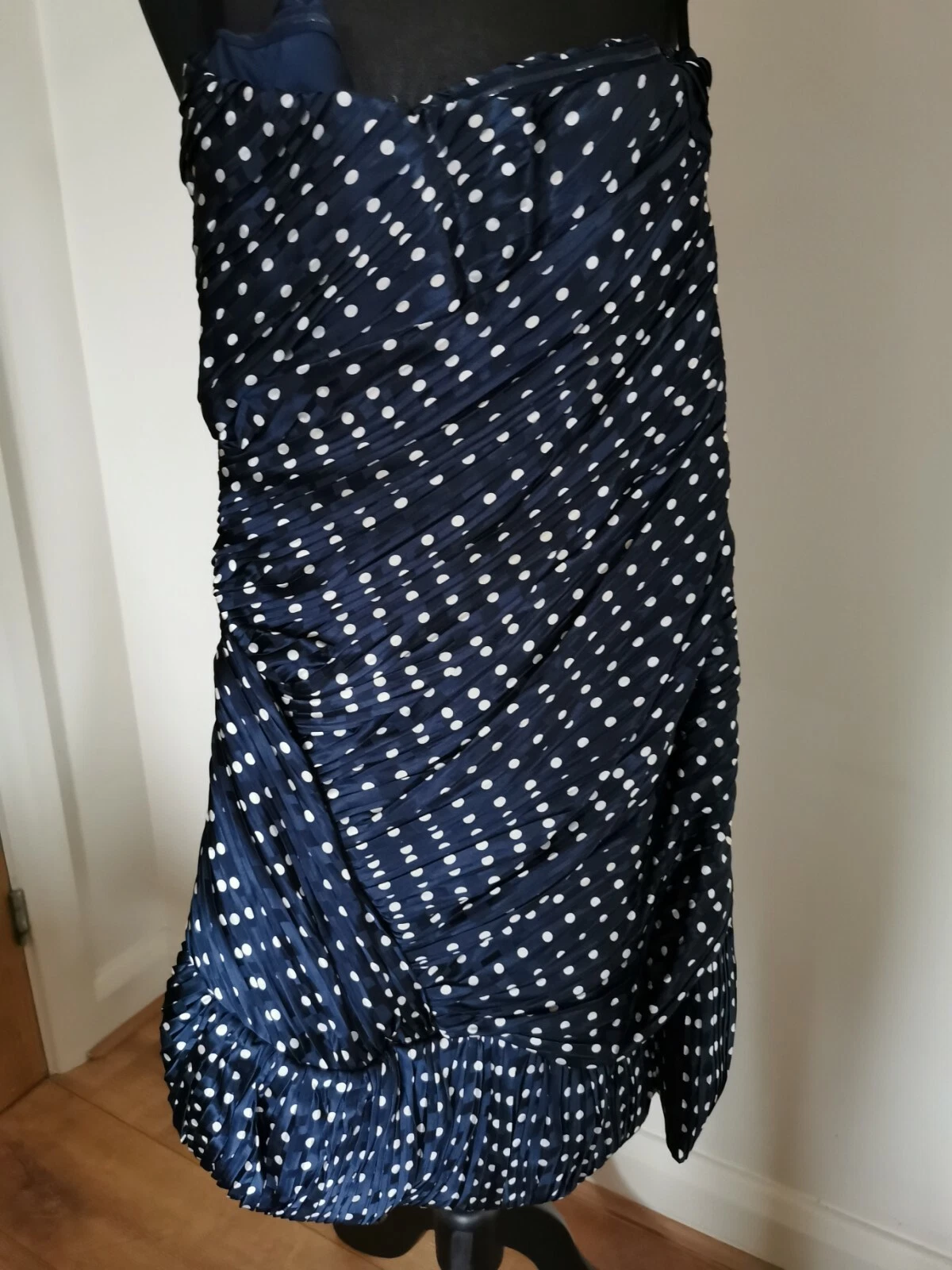 Abito da cocktail Tory Burch Boutique spalle fredde in seta blu navy a pois UK 14 (NUOVO CON ETICHETTE)