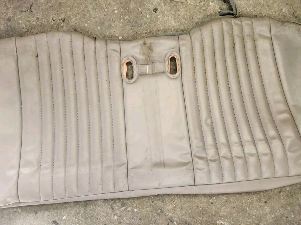 Ford Mustang GT 1990 OEM cubierta de asiento inferior trasero cuero usado Foto 3 de 3
