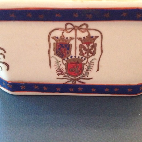 ~ Chinese Export Lidded Armorial Hand Painted Porcelain Tureen - Picture 2 of 8
