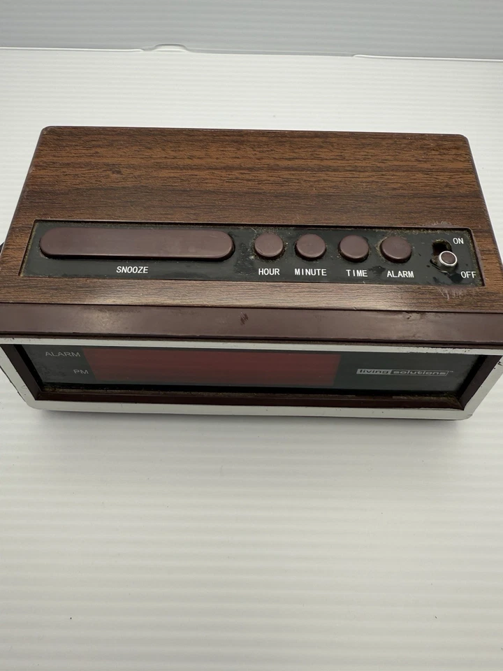 Reloj despertador eléctrico digital Living Solutions #1585 grano madera 2006 (probado) Foto 2 de 4