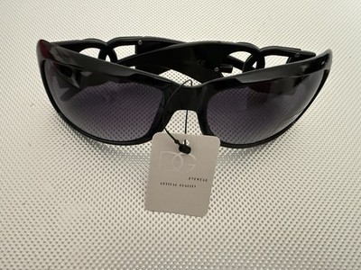 OZ Eyewear Women s Wrap Sunglasses Black Plastic Frame Gray Tinted Rhinestone A3