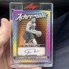 GIANNIS ANTETOKOUNMPO 2025-26 LEAF ELECTRUM ACHROMATIC PLATINUM AUTO /10Q3474