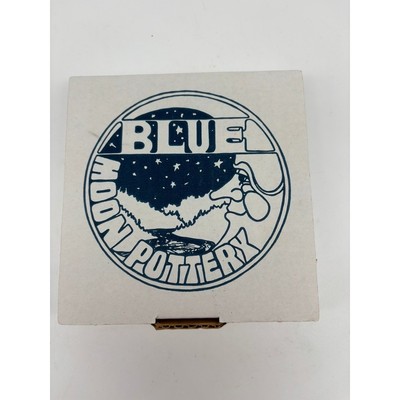New Blue Moon Pottery Bun Warmer Blue Cream Pine Cone Ceramic Stone NIB