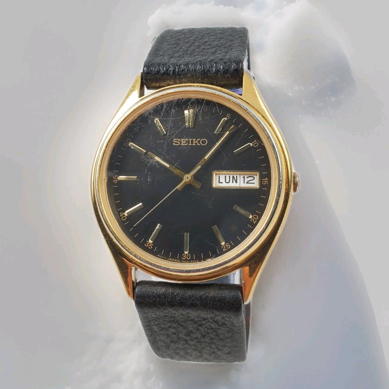 WATCH RARE VINTAGE SEIKO 7N43-8A99 NEW MEN'S MOV'T JAPAN BATTERY BLACK - vintagewatches.pk