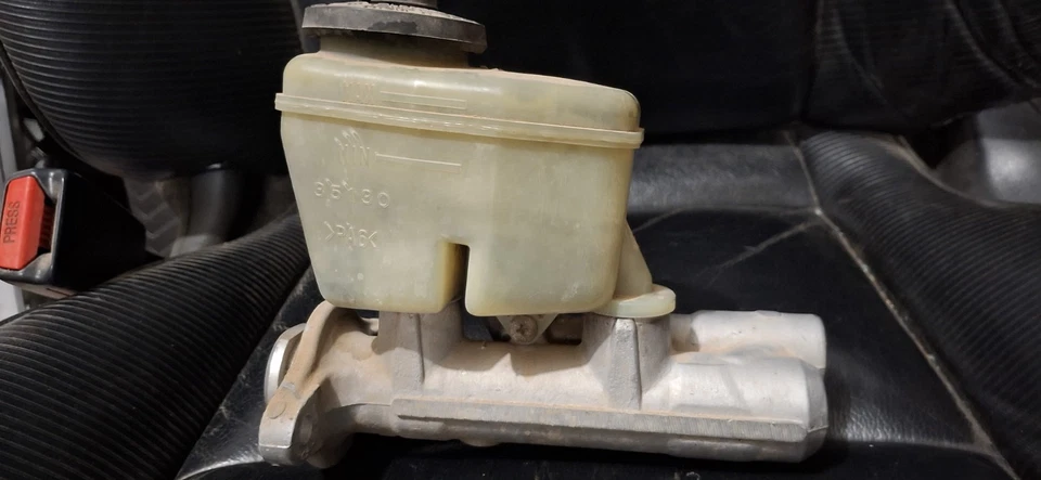 Toyota 4runner 1998 3,4 L V6 cilindro maestro de freno OEM B17 Foto 3 de 4