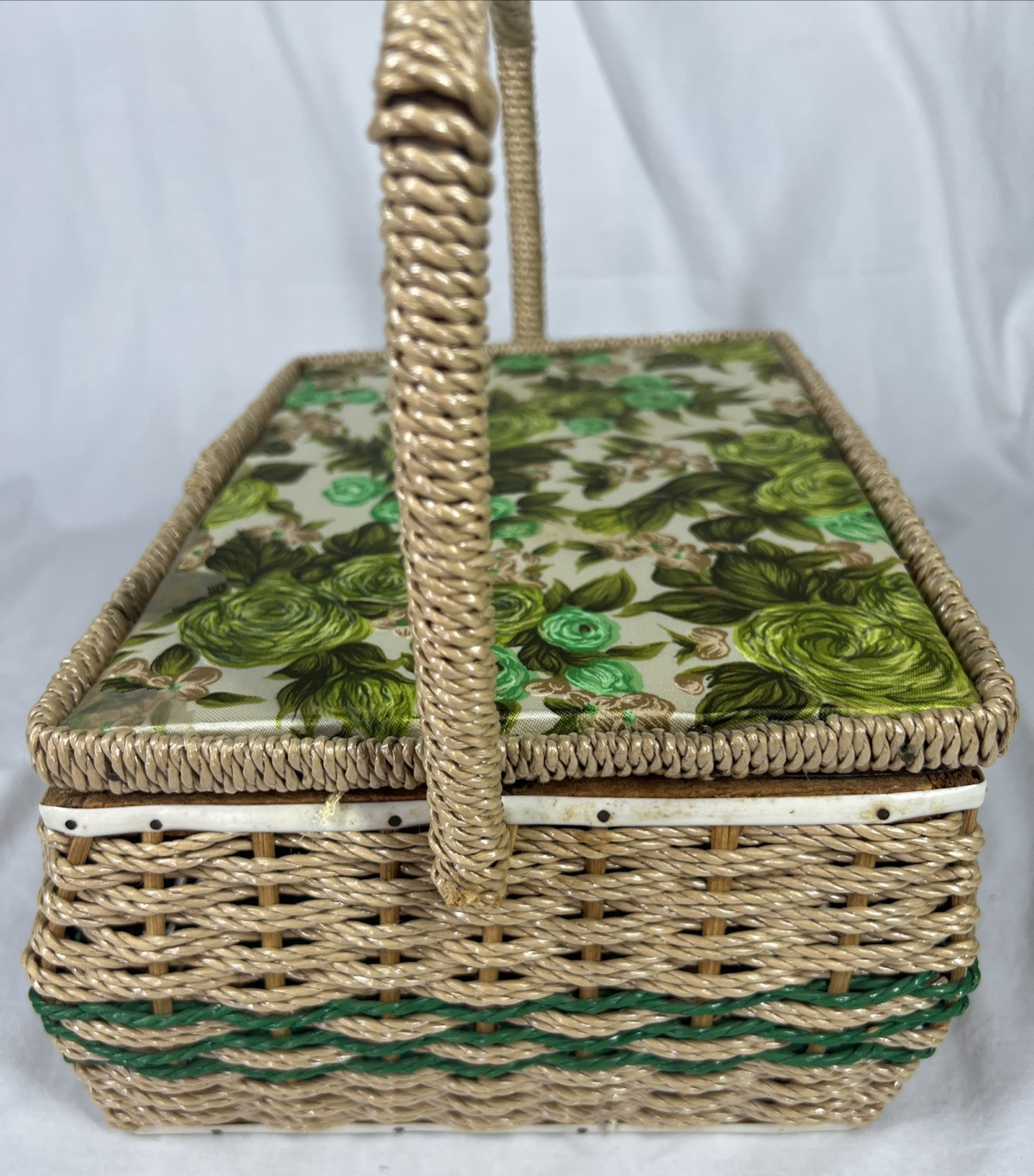 Dritz Wicker Sewing Basket Pin Cushion Lid, Pivoting Handle, 11"x8"x5"