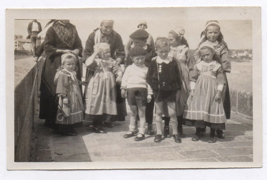 PHOTO ANCIENNE Costume r gional traditionnel Enfant Vers 1930 Bord
