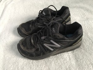 womens tennis shoes with roll bar