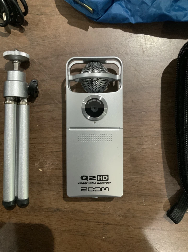 Zoom Q2 HD Handy Video Voice Recorder Accessory Pack Case Tripod WORKS - Image 4 of 4