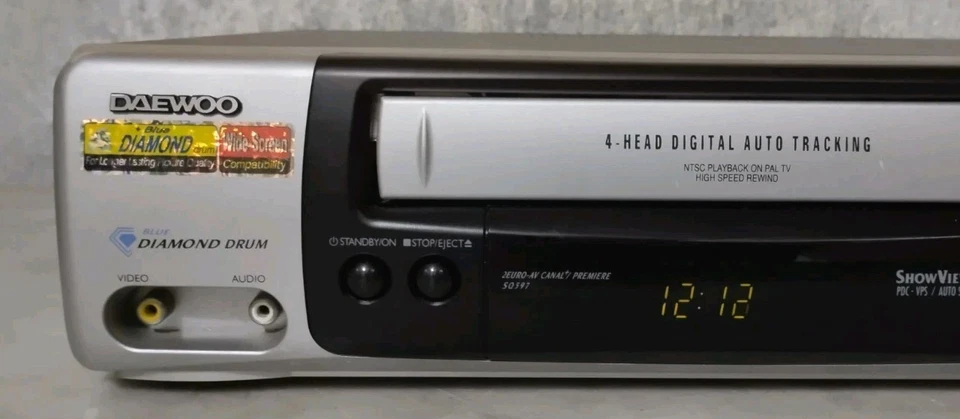DAEWOO VIDEOREGISTRATORE VHS 4 TESTINE CON TELECOMANDO Foto 3 de 4