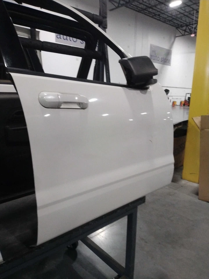 Conjunto de puerta delantera derecha usado se adapta a: Ford Explorer 2010 exc. Sport Trac R. Foto 2 de 4