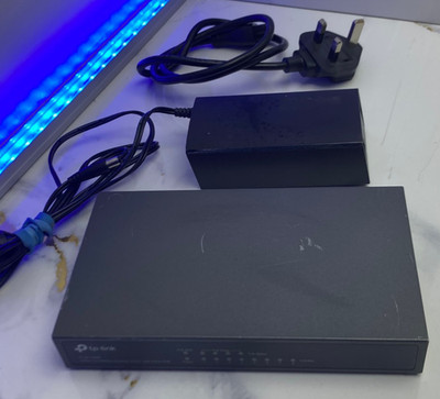 TP-LINK TL-SF1008P 8-Port 10/100Mbps PoE Unmanaged Desktop Switch + Netzteil