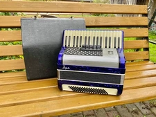 Russian Piano Accordion Zorya  , made in Russia, 80 Bass Buttons, Straps, Origin