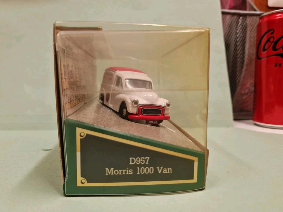 CORGI TOYS D957 MORRIS 1000 VAN BRITISH ASSOCIATION OF TOYS RETAILERS  1:43  - Immagine 3 di 4