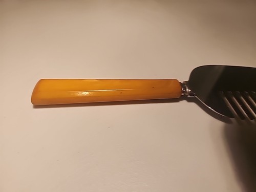 Vintage Bakelit Tortenheber/Kuchenbrecher gelb/Butterscotch Edelstahl 9 3/4" - Bild 4 von 5