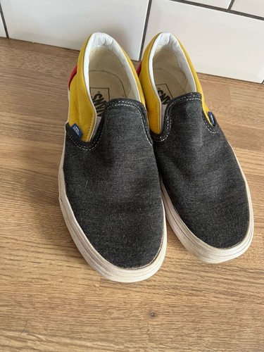 Zapatos de skate VANS clásicos sin cordones en costa, Reino Unido talla 7,5 gris, rojo, amarillo - Imagen 2 de 8