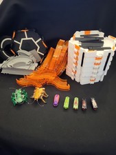 LARGE LOT HEXBUG Nano Hive Habitat Playset w/ Tracks  Accessories  7 Bugs