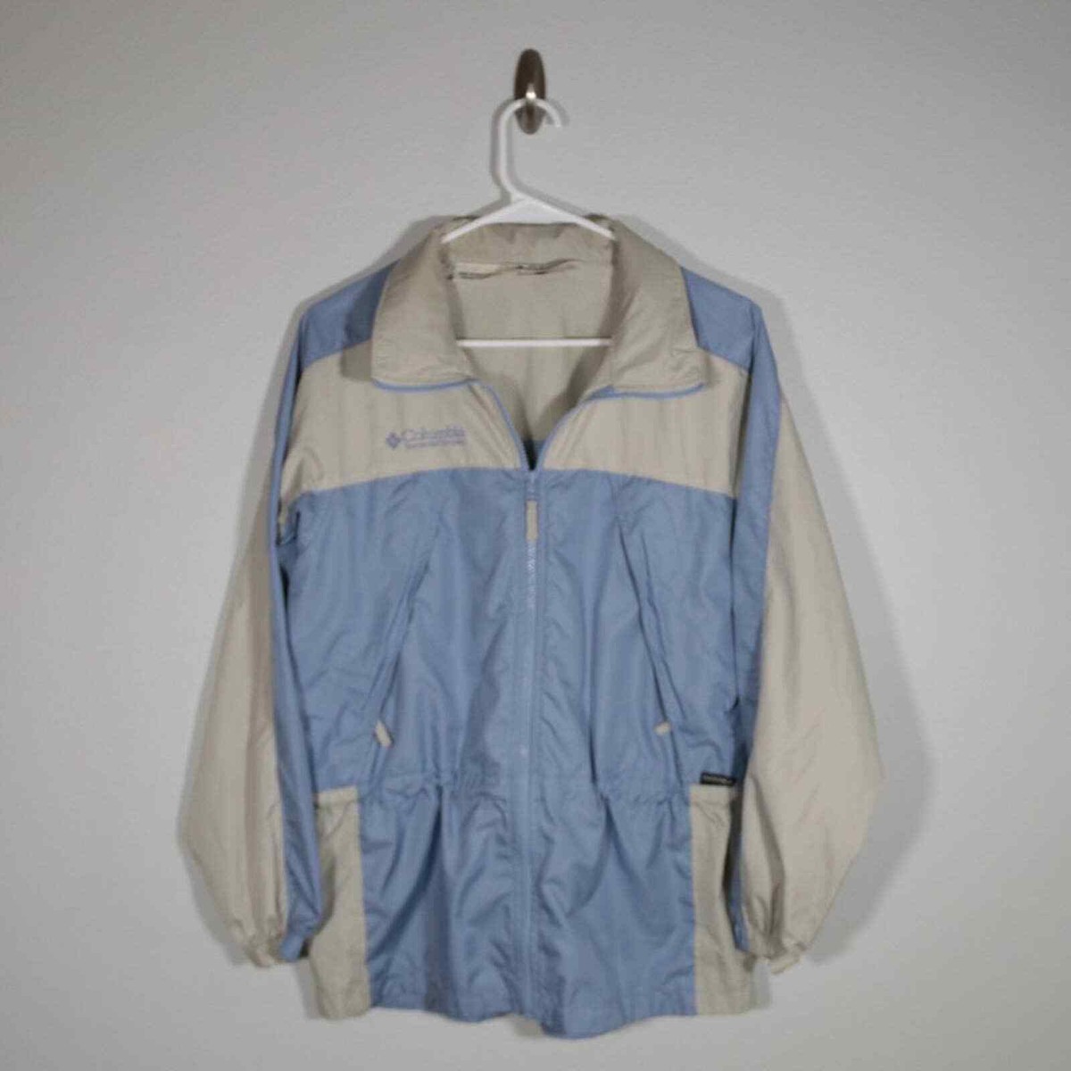 Columbia packable w/ hoodie baby blue and light grey windbreaker Womens S