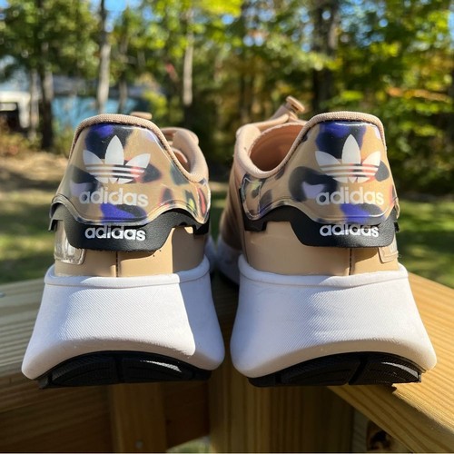 Scarpe da ginnastica Adidas Choigo da donna taglia 8,5 beige pallido nude stampa animalier audaci - Foto 5 di 12