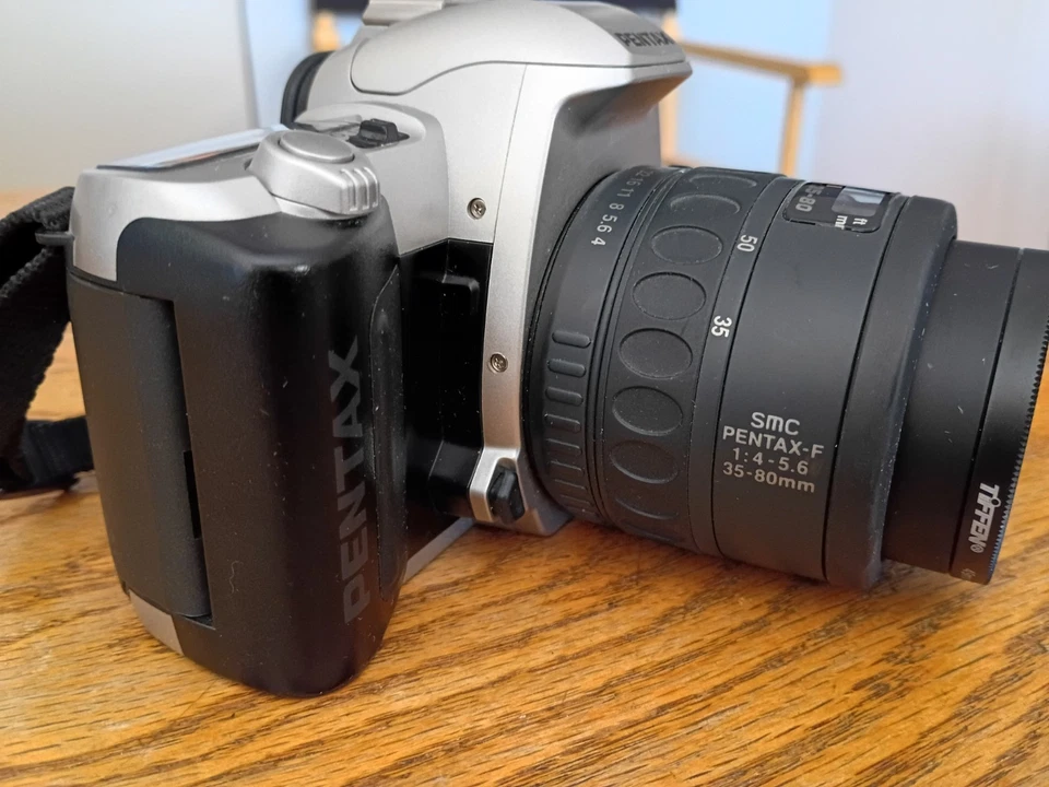 Pentax ZX-50 35mm SLR Film Camera with 35-80mm Lens for Parts or Repair - Image 4 of 4