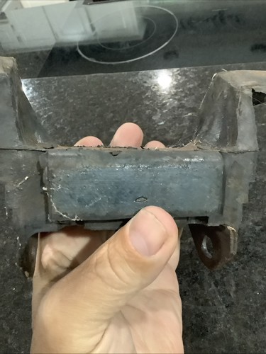Nos 1971-1973 Mustang 351-C Convertible RH Motor Mount D1ZZ-6038-B - Picture 3 of 5