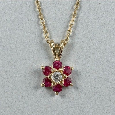 Zierlicher Vintage 14k Gelbgold Rubin und Diamant Blume Anhänger Halskette