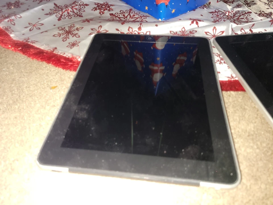 Apple iPad Lot Of 2 1st Gen. 32GB 16GB Wi-Fi 9.7in - Black Silver  - Image 2 of 4