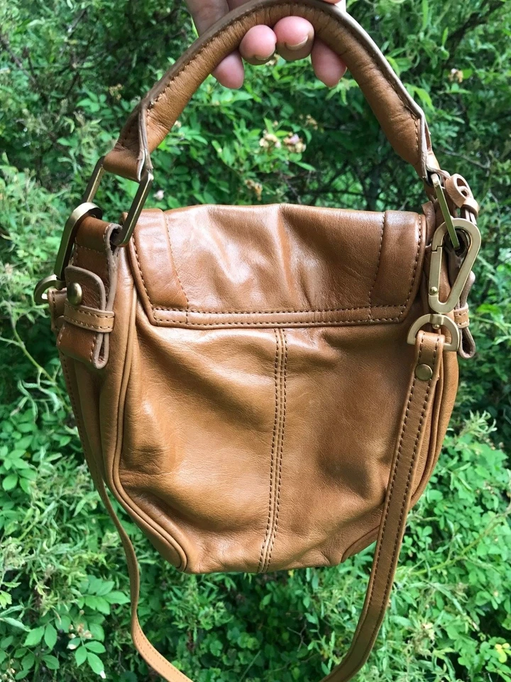 BOLSO ORGANIZADOR DE HOMBRO CONVERTIBLE BANDOLERA CONVERTIBLE Charles David Mini Petite de cuero Foto 3 de 4