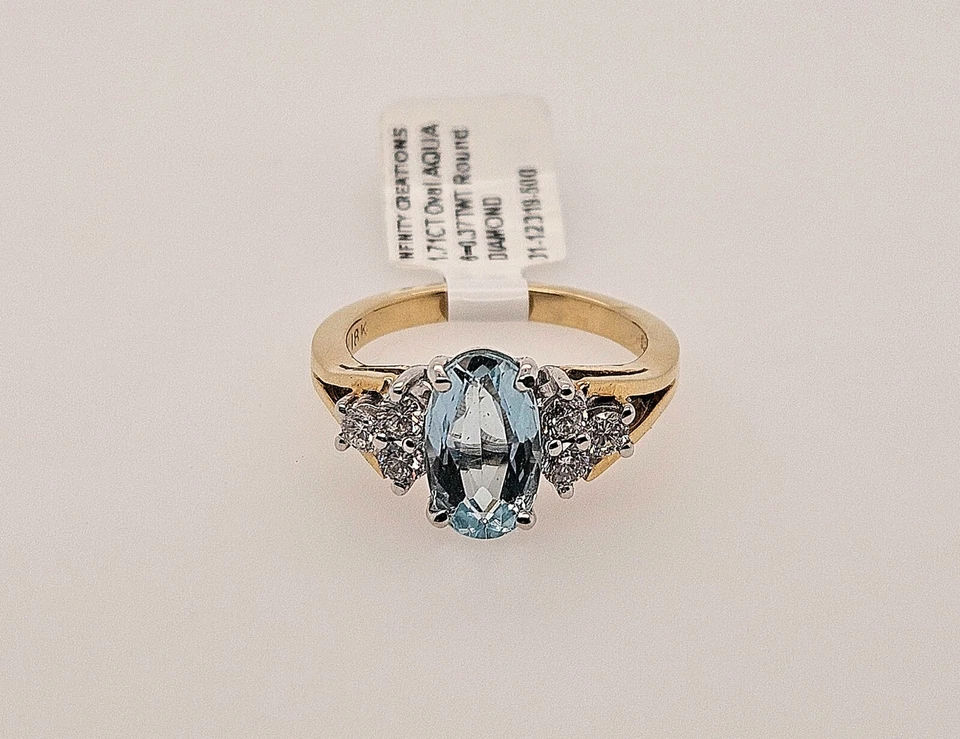 Anillo con racimo de oro amarillo/blanco de 18 quilates para dama, aguamarina ovalada de 1,71 quilates, 6 diamantes 0,37 quilates Foto 3 de 4