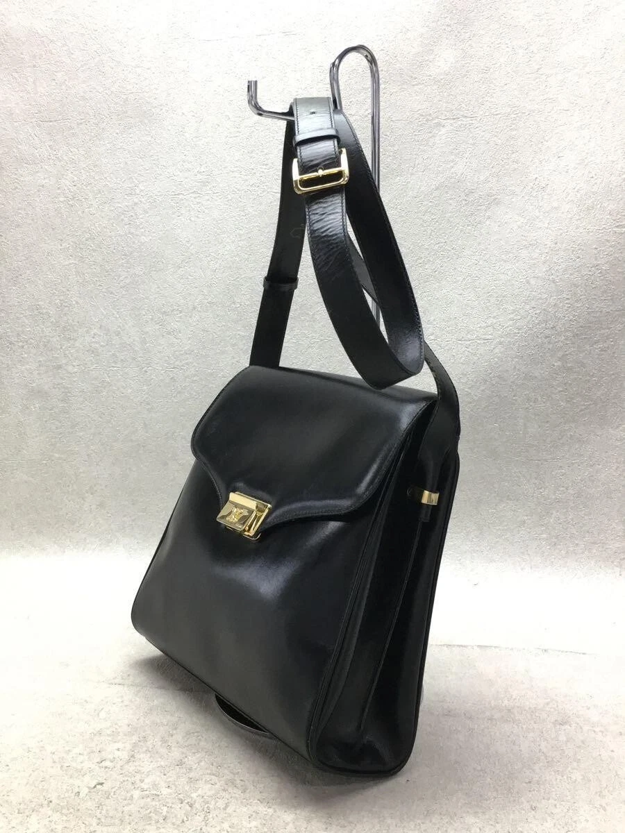 Plain black hotsell leather bag