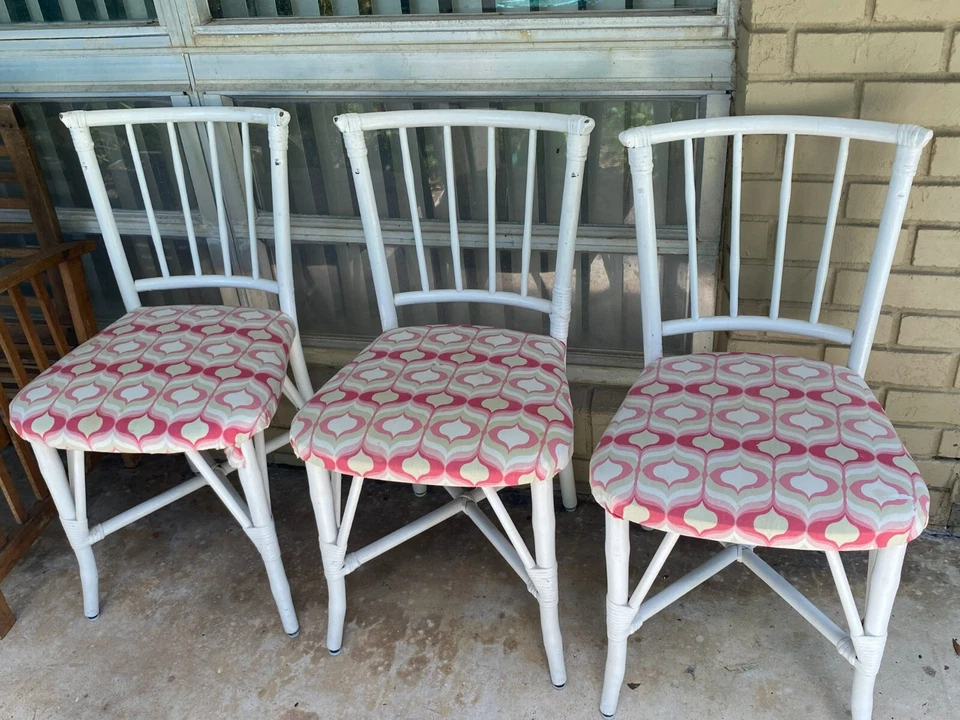 Conjunto de 3 cadeiras de jantar de bambu branco com almofadas rosa e branco 32,5 X 16 polegadas - Imagem 2 de 4