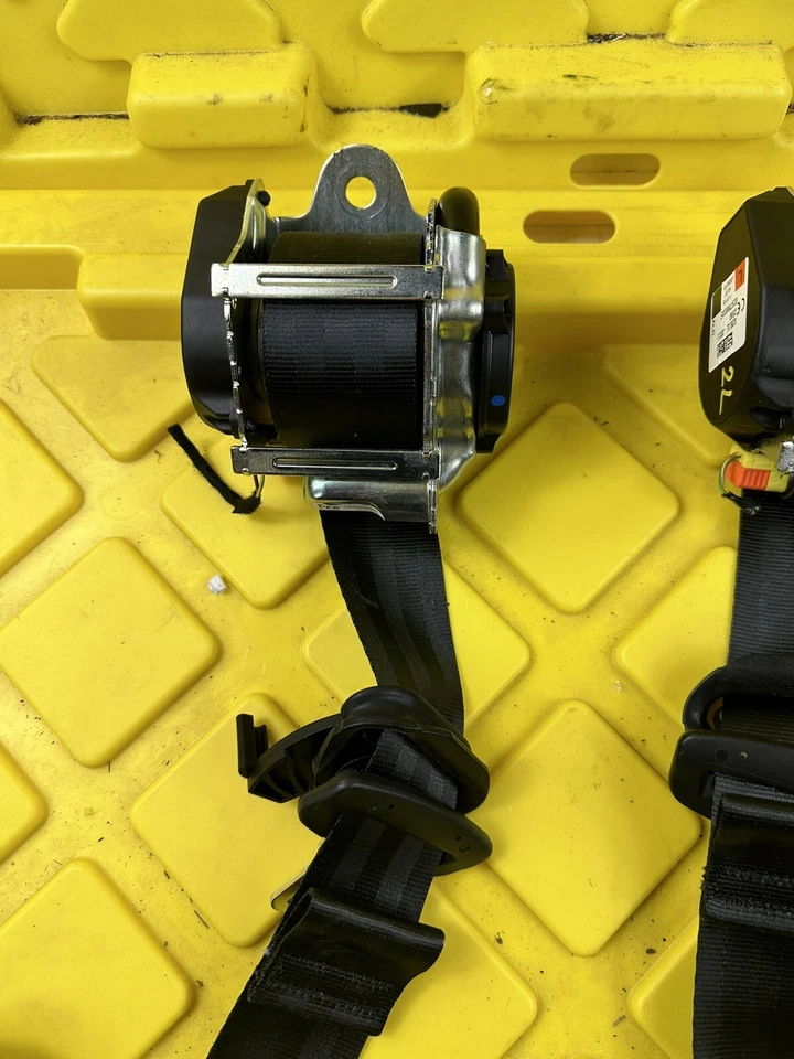 VOLVO XC90 2016-2022 segunda fila cinturón de seguridad derecho retractor OEM Foto 4 de 4