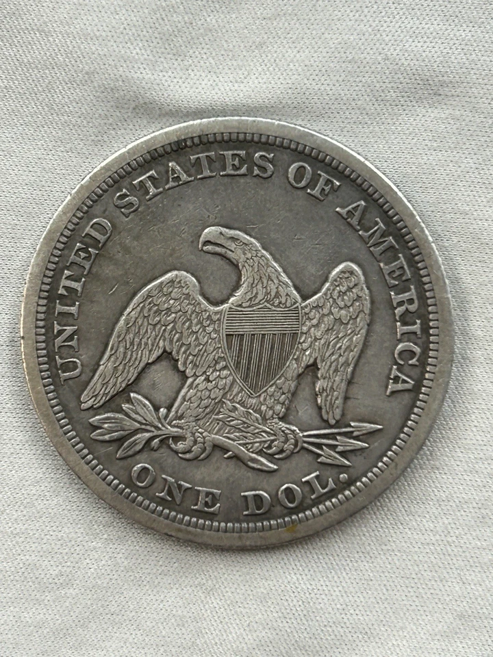 Libertad sentada 1846 XF+/AU $1 dólar, detalles nítidos, buen golpe, hallazgo difícil Foto 2 de 4