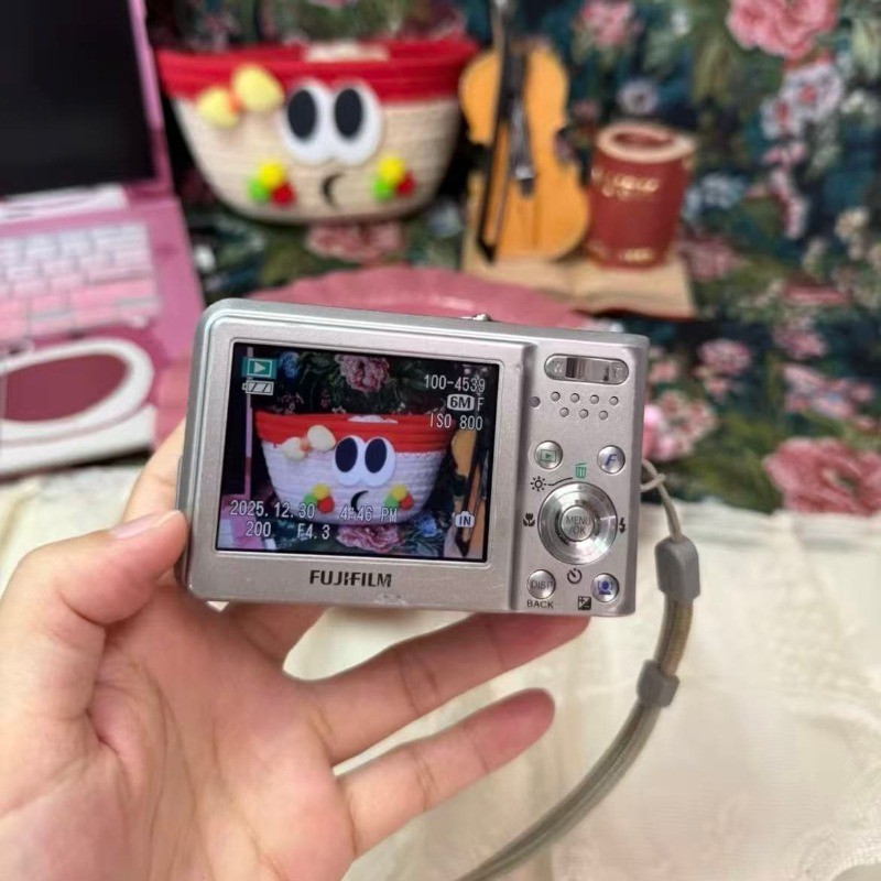 Fujifilm Finepix F31fd Digital Camera W/SD Card Charger Good