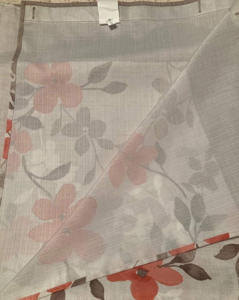 Cortina de chuveiro Saturday Knight tecido floral coral/bege - Imagem 2 de 4