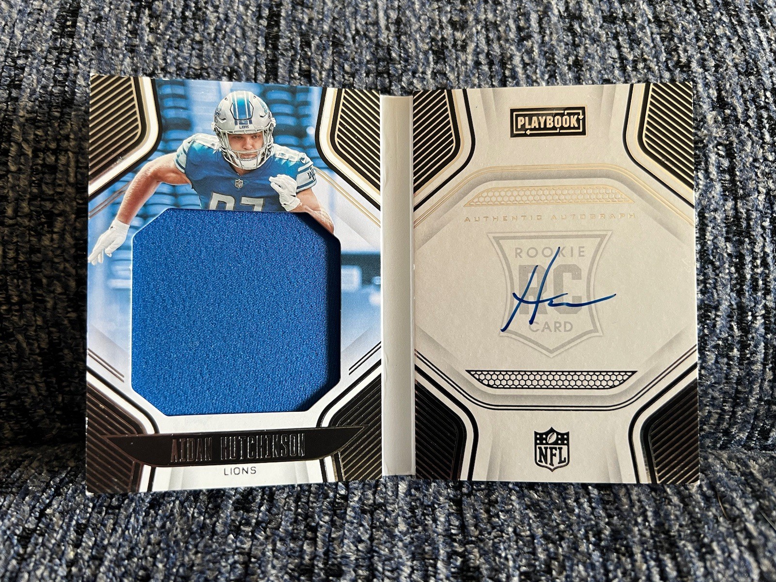 2022 Panini Playbook Rookie Jersey Autographs Aidan Hutchinson #/249 Booklet