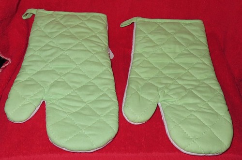 NEU MIT ETIKETT STAR WARS THE MANDALORIAN WORK HARD NICKERCHEN HARDER BABY YODA ZWEI (2) OFENHANDSCHUHE - Bild 2 von 2