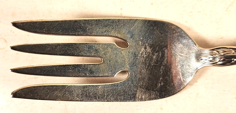 ALVIN CHATEAU ROSA PLATA ESTERLINA TENEDOR DE CARNE FRÍA Foto 2 de 4