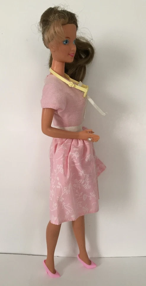 1988 Heart Family Schooltime Fun Teacher Mom Barbie Doll Mattel #3281 - Image 3 of 4