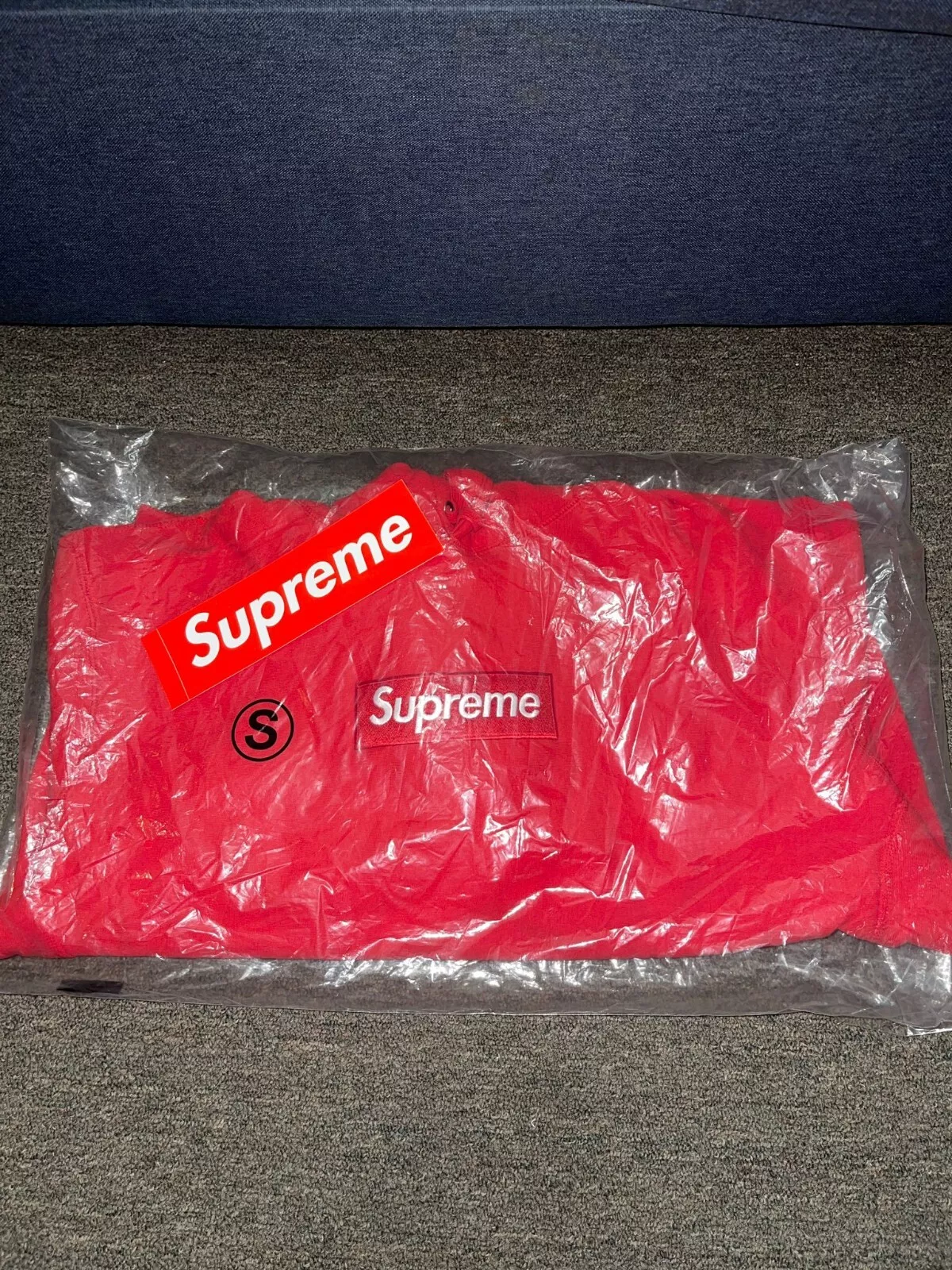 Sweat à capuche rouge logo Supreme Box FW23