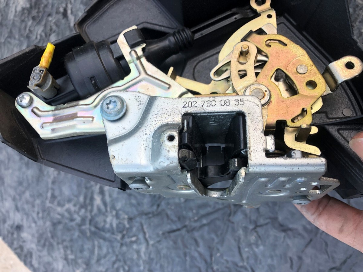 Mercedes-Benz W210 W202 C43 E55 AMG Door Latch Lock E300 E420 E430