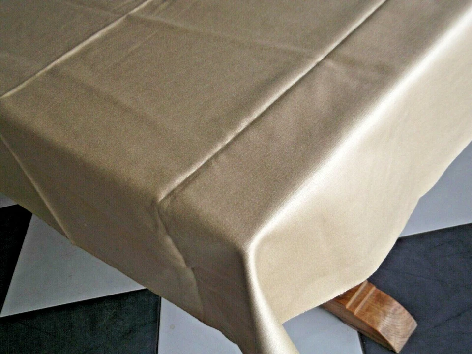 Piece de tissu ameublement beige satiné ( 143 x 125 cms ) - Photo 2/4