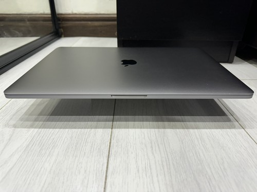 Apple MacBook Pro Retina 15.4” 2018 256GB SSD 32GB Ram 2.9GHz 6-Core i9 Pro 560X - Afbeelding 11 van 18