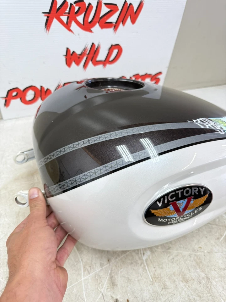 Victory Kingpin 2007 tanque de gasolina combustible sin abolladuras daños Foto 3 de 4