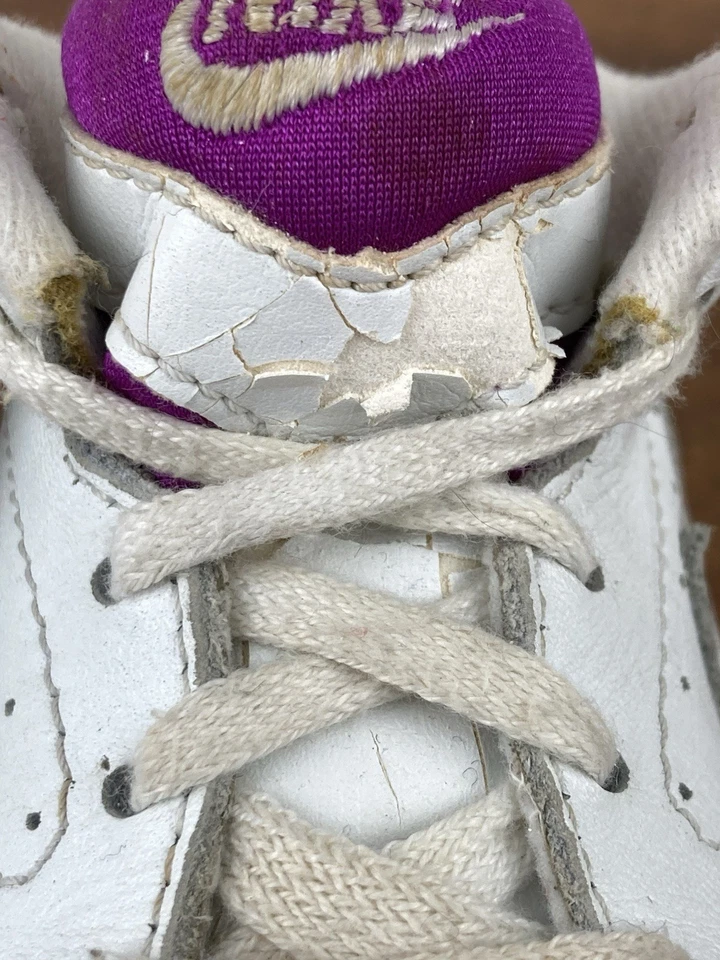 Zapatillas deportivas vintage de cuna Nike para bebé niña talla 4,5 92-01-03XC2 blancas de los años 90 Foto 4 de 4