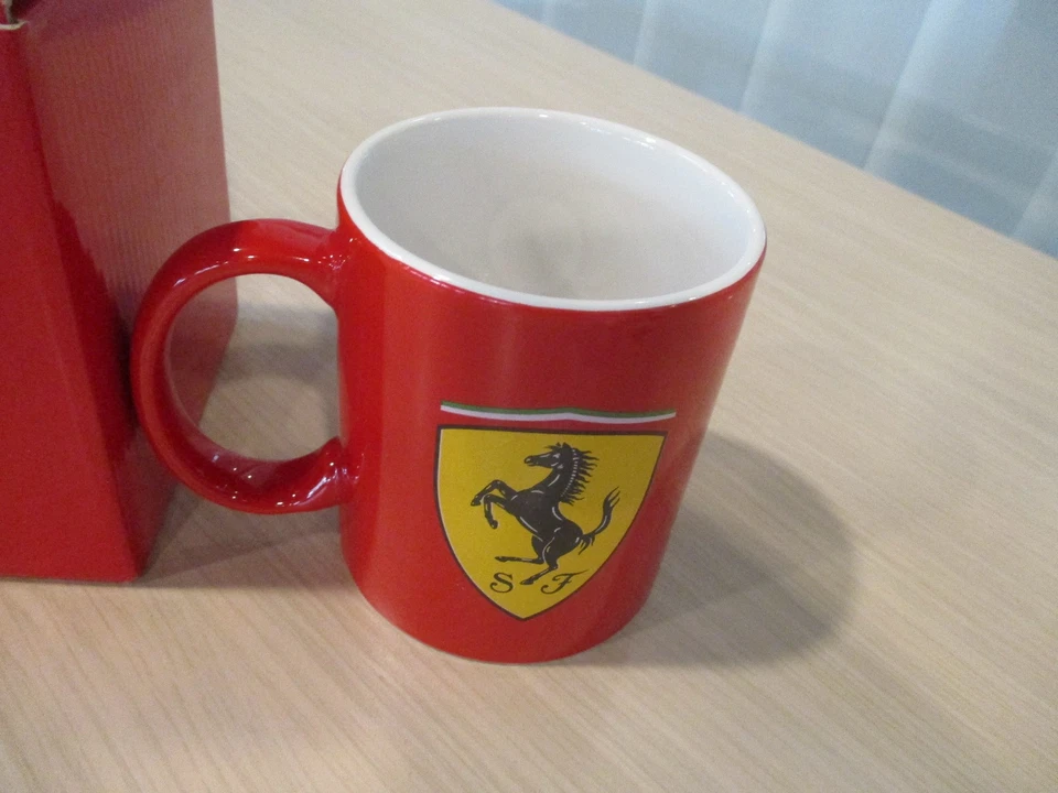 MUG SCUDETTO F1 RACE - produit officiel FERRARI 5100182-600-000 - Photo 2/3